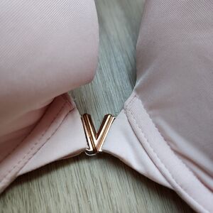 Elegant Pink Women's Intimate Victoria's Secret Bra